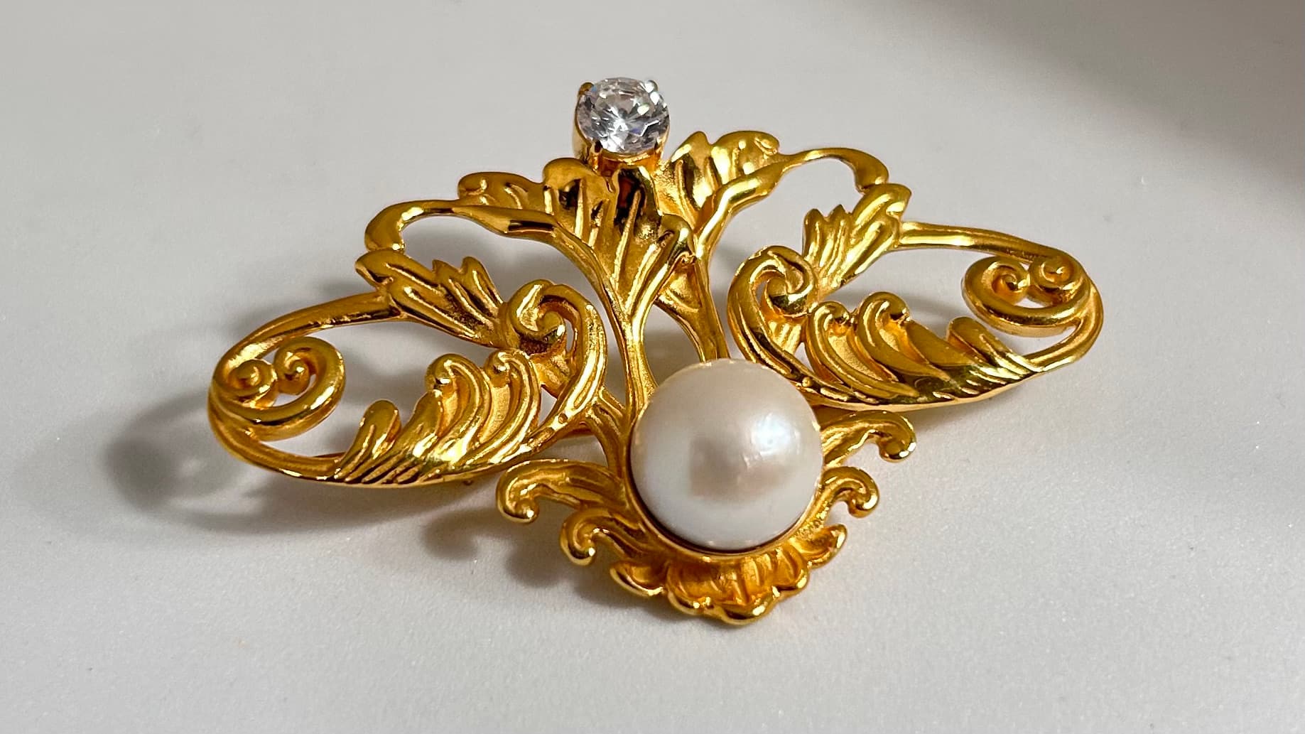 Danayu Brooch Gold