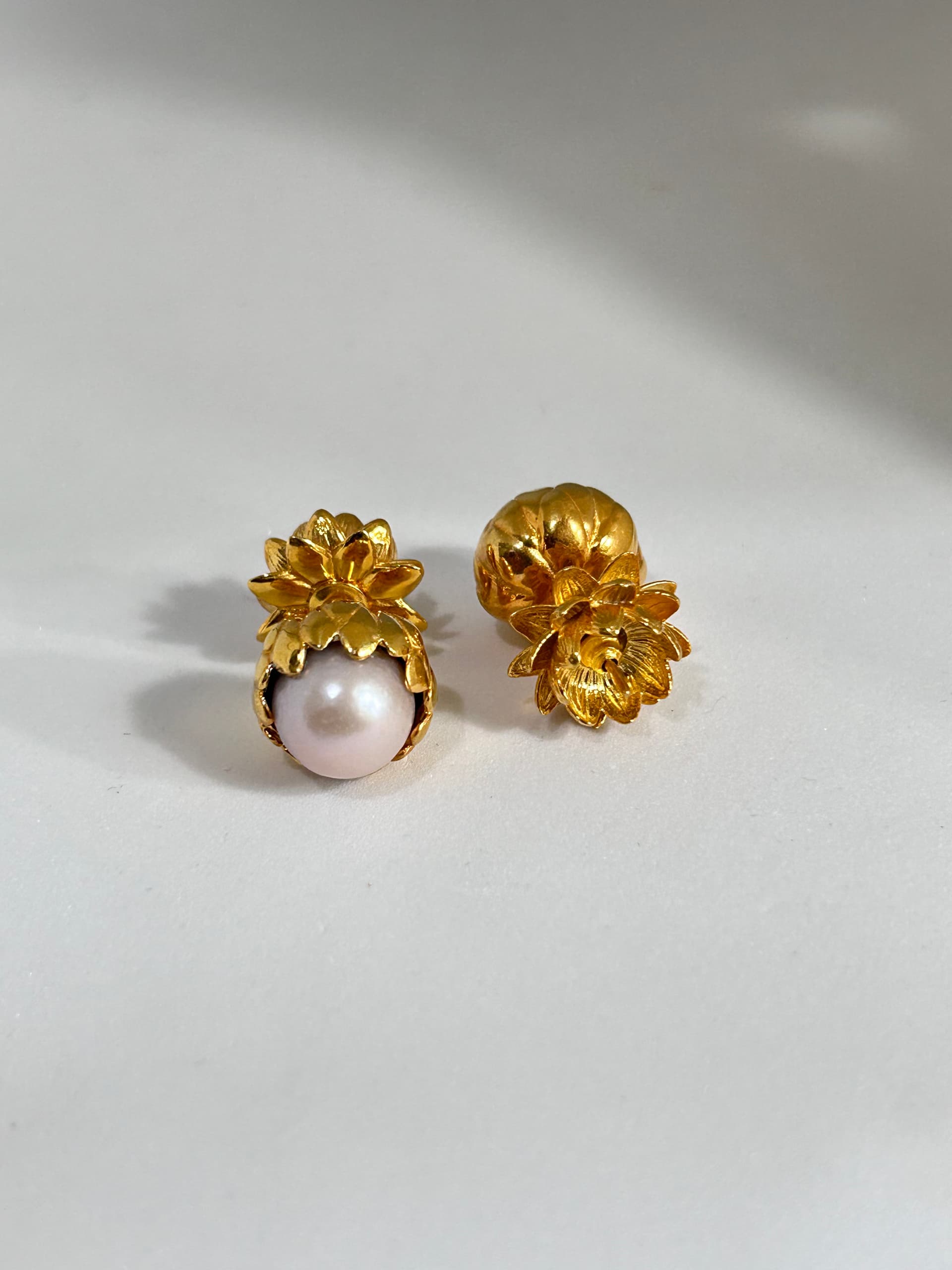 Tunjung Blooming Earring Gold